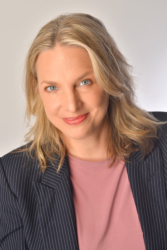 Sara Poss, Systemic Therapist and Family Constellations Facilitator